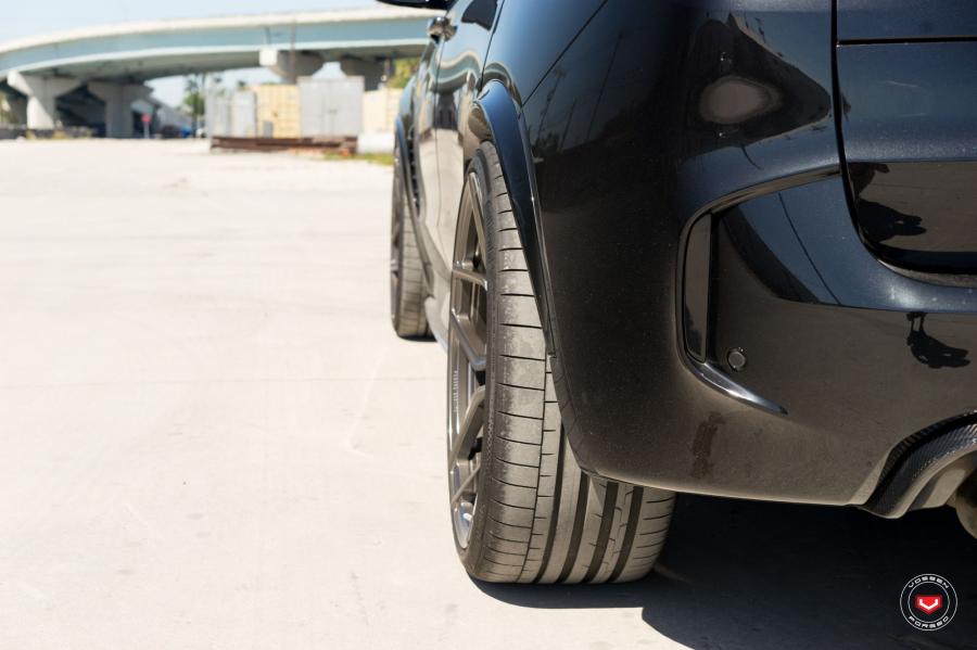 Детали экстерьера BMW X5 M on Vossen Wheels (HC-3) 2018 года  (фото 3 из 41)